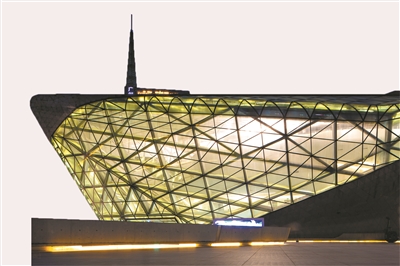 ①廣州大劇院 由英籍伊拉克設(shè)計(jì)師扎哈·哈迪德設(shè)計(jì)，曾被評為“世界十大歌劇院”。