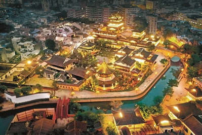 廣州恩寧路，粵劇藝術博物館燈火璀璨，猶如一張神秘的古地圖。