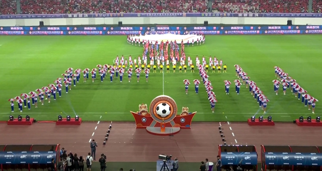 無人機帶火神杯重回羊城，近3萬球迷進(jìn)場觀看中超開幕式