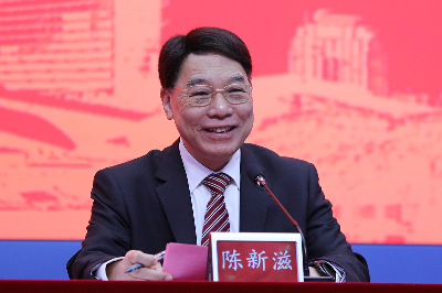 中國科學院院士、中山大學藥學院名譽院長陳新滋