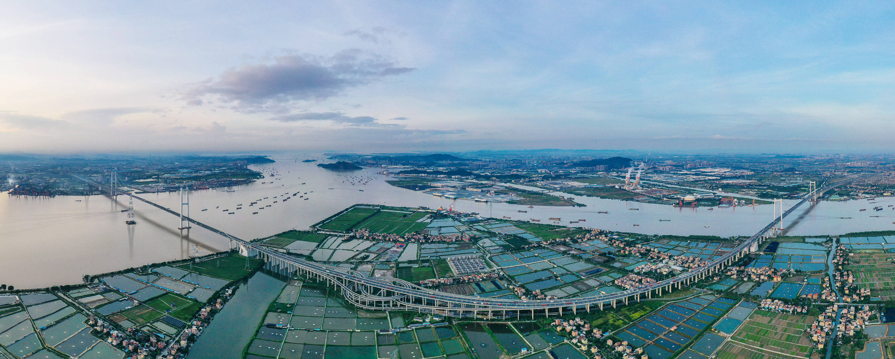 通關(guān)后首批香港團(tuán)走訪考察南沙 28家香港商協(xié)會(huì)參加