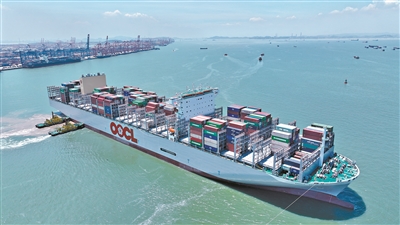 最大集裝箱船 南沙首航出境