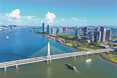 勇立潮頭敢爭先 乘風破浪正當時