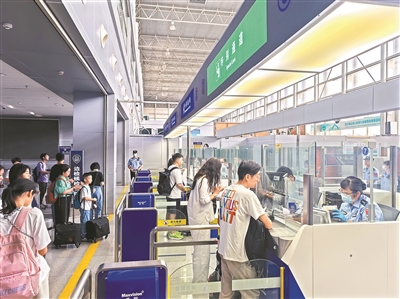 南沙客運(yùn)港客流同比增六成 暑假以來(lái)出入境突破2萬(wàn)人次