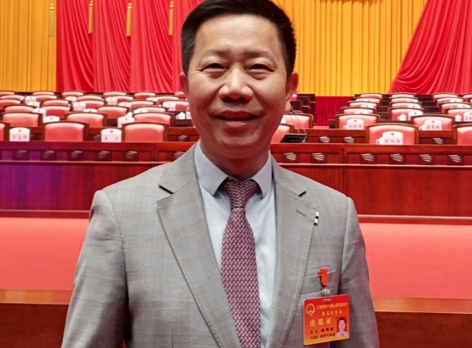 市人大代表雷建威：推動(dòng)社會(huì)企業(yè)認(rèn)定激活善經(jīng)濟(jì)