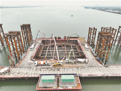 萬龍大橋完成主墩承臺首澆任務